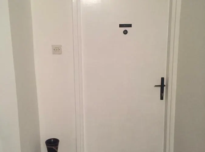 Apartment Stipe *